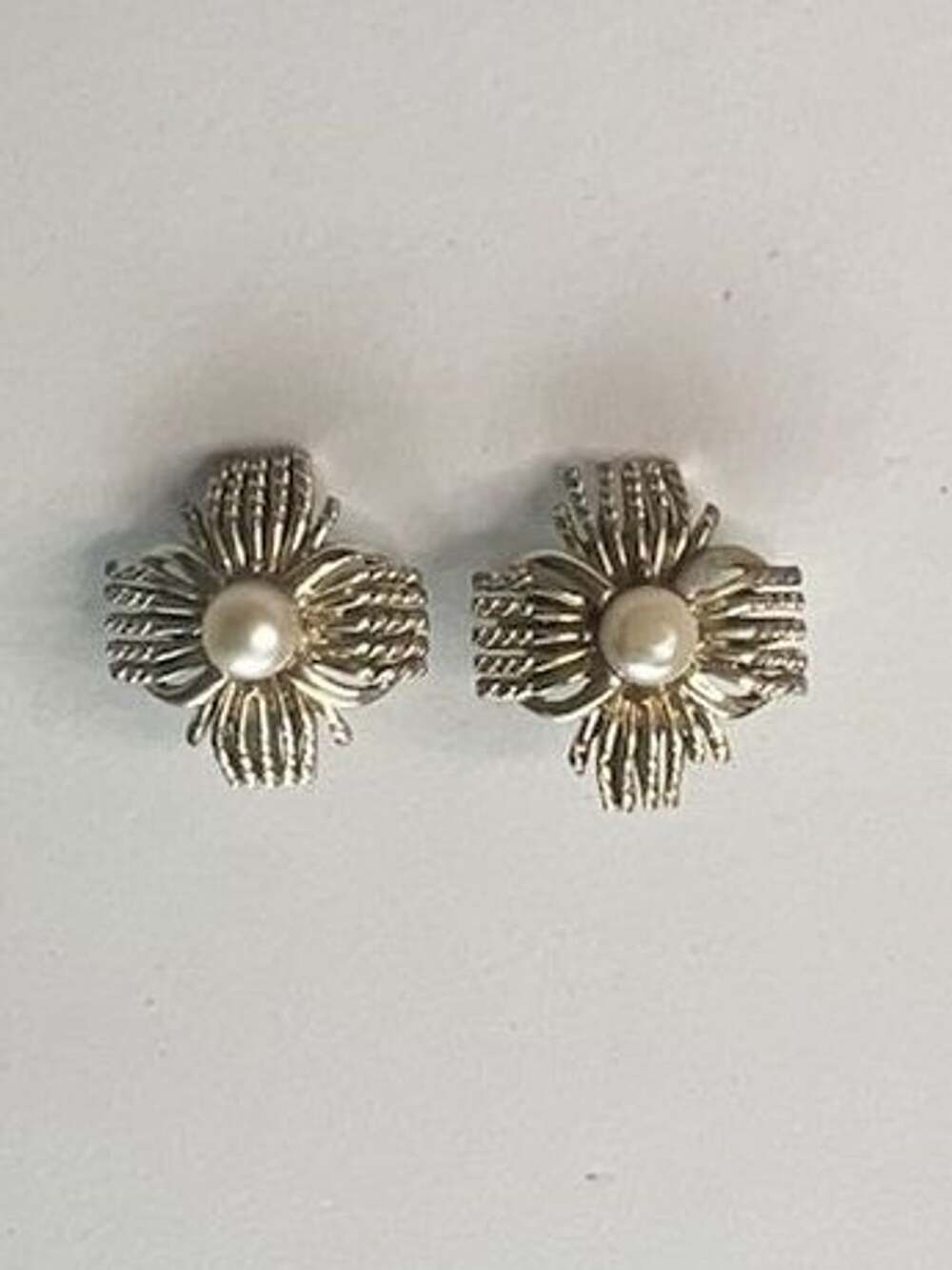 Vintage Sarah Coventry Silver Tone Faux Pearl Flower Clip On Earrings